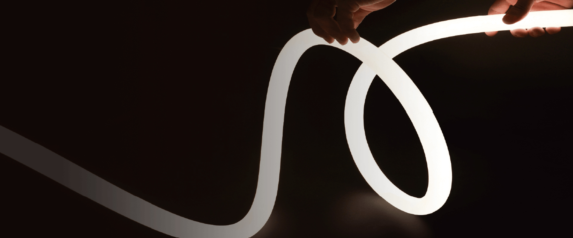 Shaping a 360° neon strip by hand